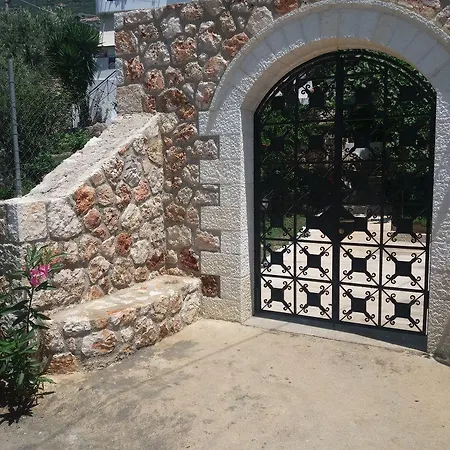 Guest house Kostandin Qeparo