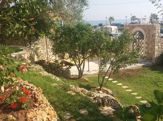 Kostandin ゲストハウス *