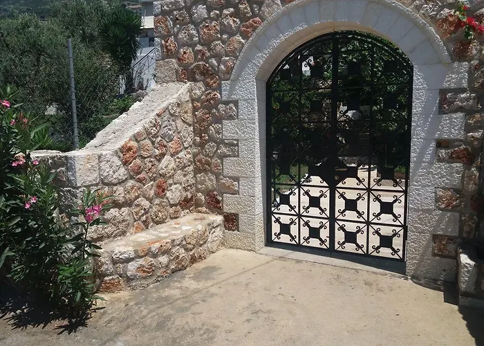 ゲストハウス Kostandin ケパロ