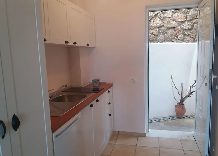 ゲストハウス Kostandin