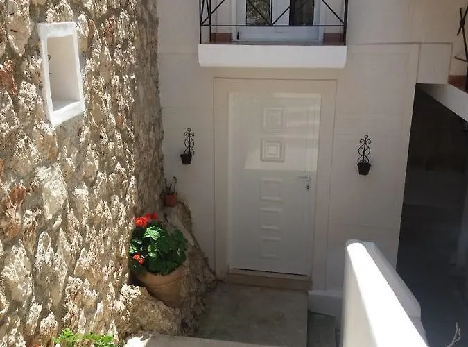 Kostandin ゲストハウス *