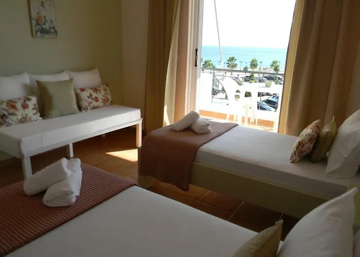 Kostandin ゲストハウス