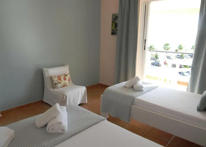 Kostandin ゲストハウス