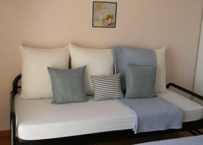 Kostandin ゲストハウス